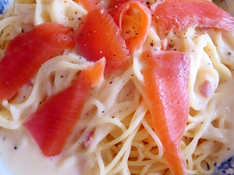 早ゆでパスタdeサーモンと濃厚チーズのカルボナーラ